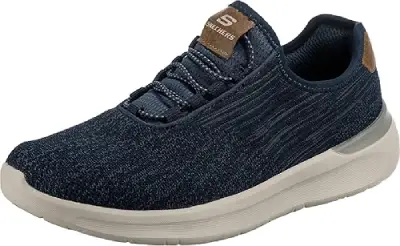 Zapatillas Skechers Lattimore Coringa sin cordones para hombre, vistas en ángulo lateral, con diseño casual y suela cómoda para uso diario.